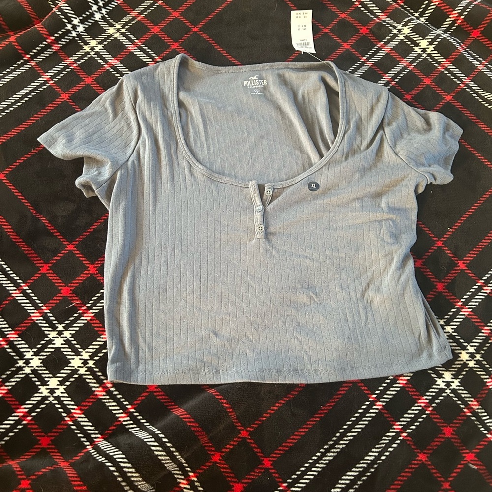 Hollister top